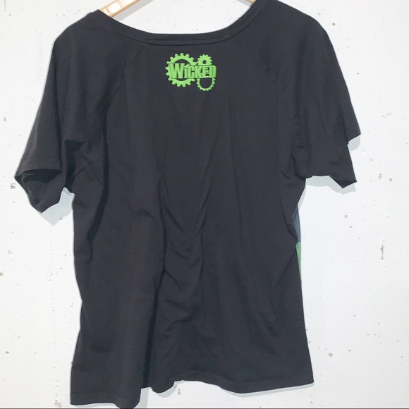 -SOLD-Wicked Musical Graphic Tee T-shirt Green Black Women's Size 4X - Picture 4 of 4